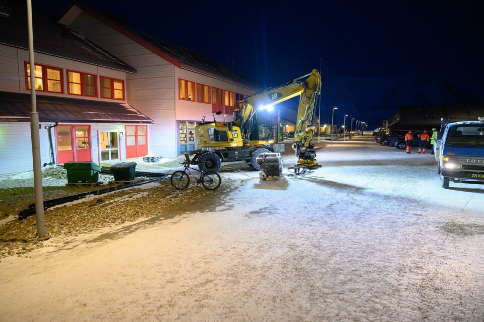 Arbeidet med ny inngang på Næringsbygget er i gang, og gata stenges av delvis.