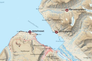 Isbjørnen gikk i land på Hotellneset, og ble presset over til Hiorthhamn. Målet er å få den til å gå inn i Hanaskogdalen og videre østover.