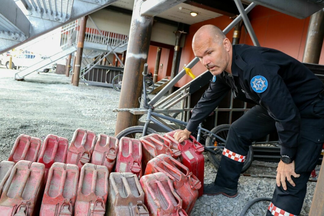 I juni var brannsjef Jan Olav Sæter på befaringsrunde for å se etter ulovlig lagret drivstoff. Det tok ikke lang tid før han fant noe.