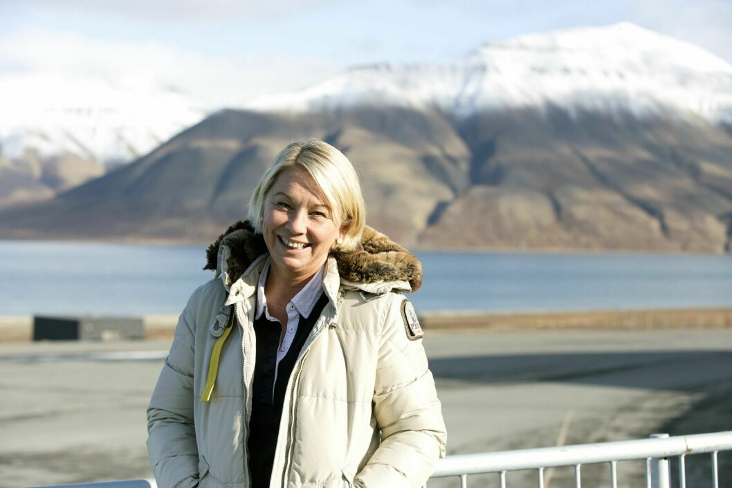 Justis- og beredskapsminister Monica Mæland sier i en pressemelding at regjeringen ønsker en bedre forvaltning av boligmassen i Longyearbyen.