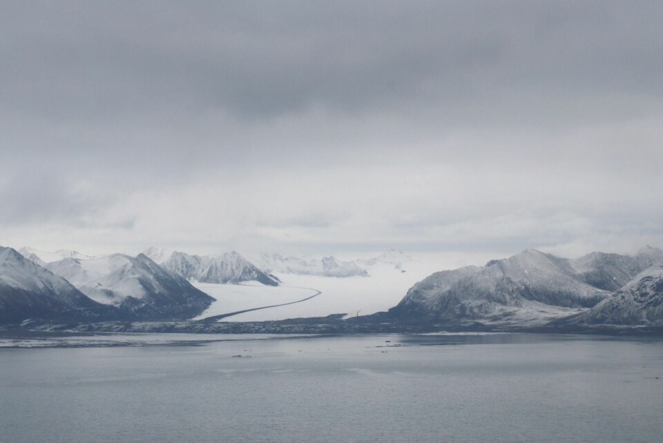 Den russiske utenriksministeren ber om konsultasjoner med Norge om restriksjoner på Svalbard.