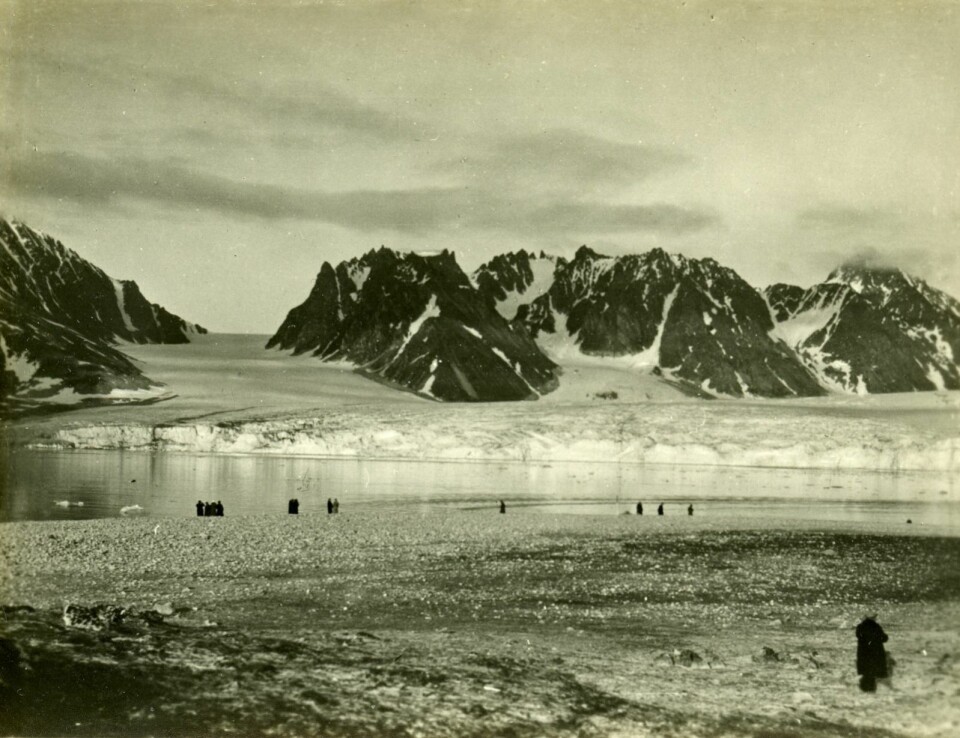 Bildene er gitt i gave til Svalbard Museum fra Ise Stumpff i Skottland.