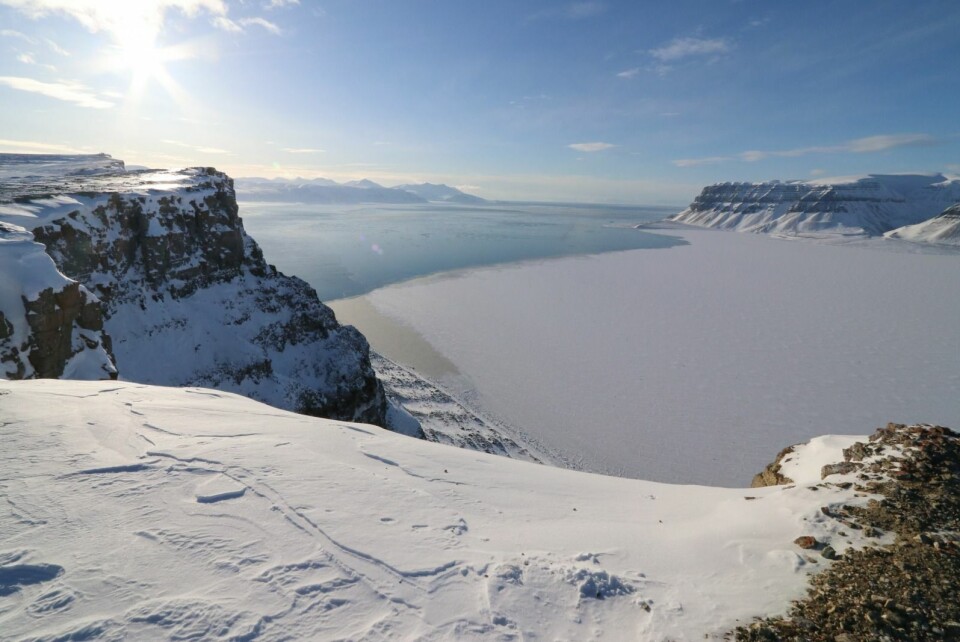 Tempelfjorden, med tempelet i bakgrunnen. Tempelfjorden, med tempelet i bakgrunnen.