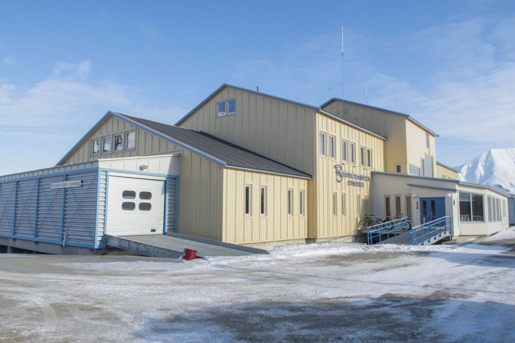 Personer i Longyearbyen er satt i hjemmekarantene, i påvente av prøvesvar. Personer i Longyearbyen er satt i hjemmekarantene, i påvente av prøvesvar.