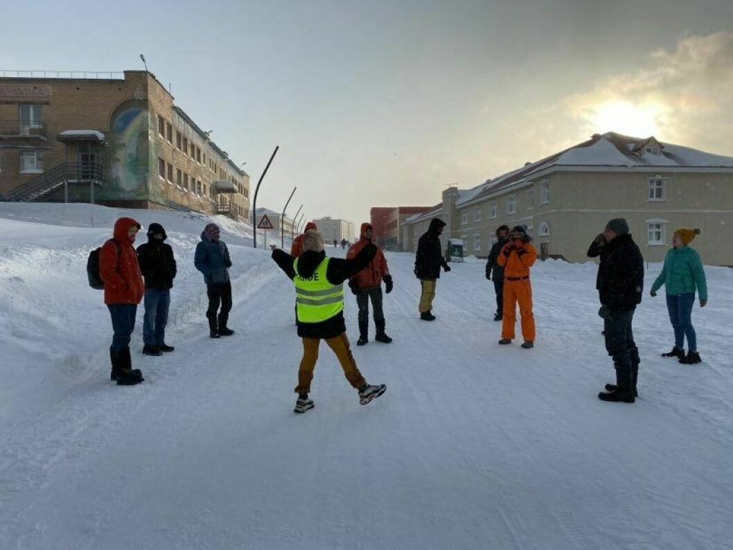 Alle turister har forlatt Barentsburg, og guidevirksomheten er lav. Guidene i Grumant Travel Company stiller likevel opp om folk skulle ønske det.