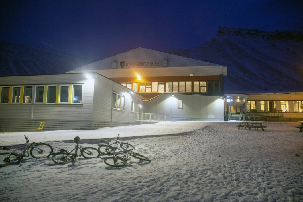 Longyearbyen skole vil holde stengt for vanlig skole fredag.
