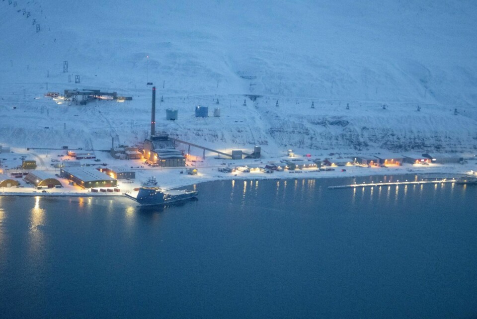 SÅRBART: Kraftverket i Longyearbyen er 'sårbart for samtidige hendelser' og skal derfor suppleres med et reserveanlegg. Dette blir trolig forsinket og dyrere på grunn av koronakrisen og lavere kronekurs.