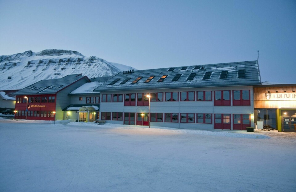 SØKNADSBEHANDLING: Sju millioner kroner er bevilget til krisestøtte for permitterte tredjelandsborgere på Svalbard. Man søker digitalt. Longyearbyen Lokalstyre har satt av ressurser til rask behandling. Man kan også få bistand etter avtale med en saksbehandler.