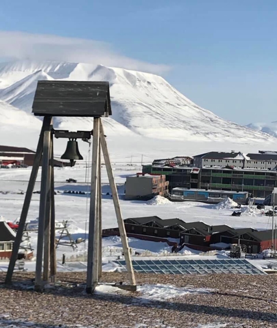 Den gamle klokka på Skjæringa brukes blant annet på 17. mai. I år skal påskehøytiden ringes inn med denne gamle klokka.