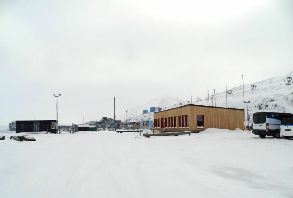 TURISTTOMT: Man mener 2021-sesongen skal bli normal for Longyearbyen havn, og da skal også andre byggetrinn av et nytt servicebygg stå klart.