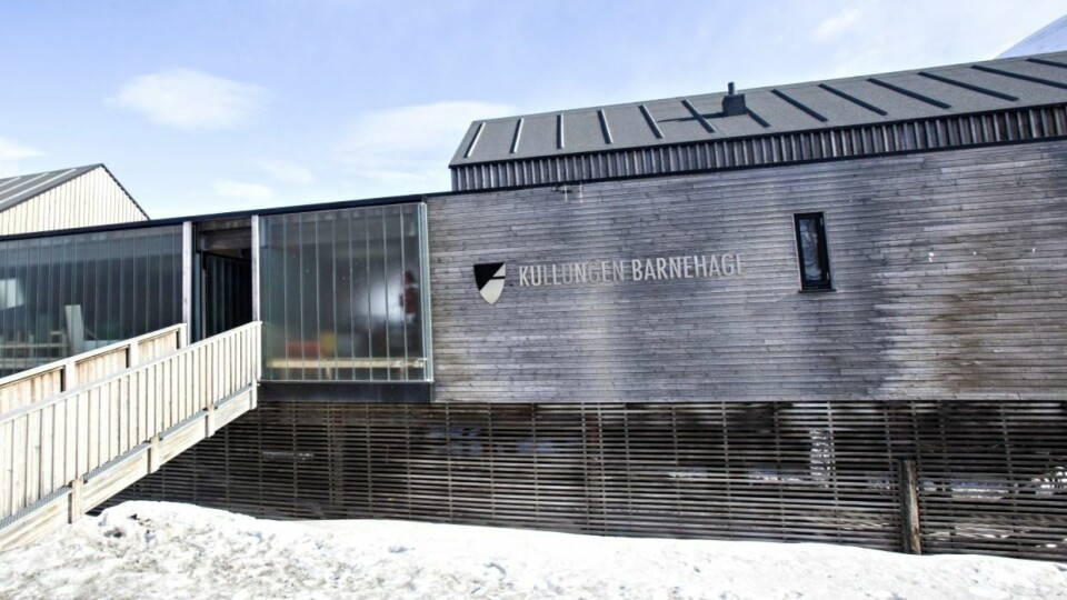 Første steg blir åpning av barnehagene i Longyearbyen. Etter hvert må det lempes på andre ting, ifølge smittevernoverlegen. Første steg blir åpning av barnehagene i Longyearbyen. Etter hvert må det lempes på andre ting, ifølge smittevernoverlegen.