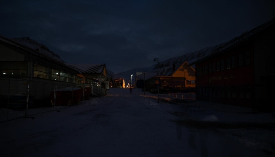 Folk i Longyearbyen er vande med at byen går i svart. Folk i Longyearbyen er vande med at byen går i svart.