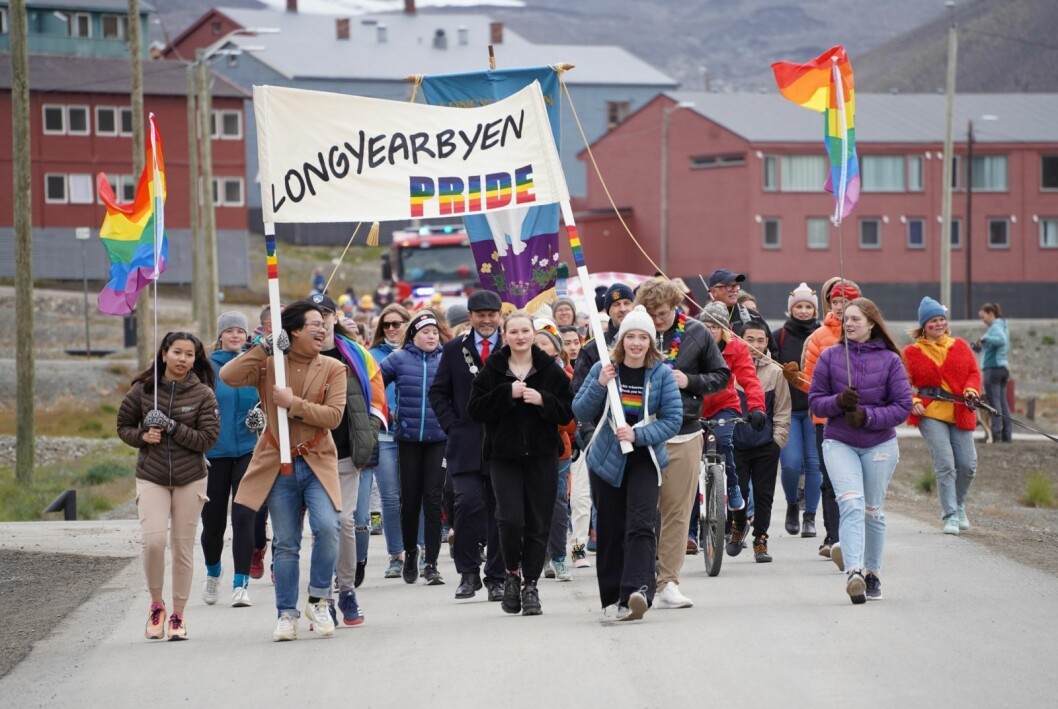 Pride: Fredag 19. august er Pridefestivalen i Longyearbyen i gang og er fullspekket med aktiviteter for store og små gjennom hele helgen. Pride: Fredag 19. august er Pridefestivalen i Longyearbyen i gang og er fullspekket med aktiviteter for store og små gjennom hele helgen.