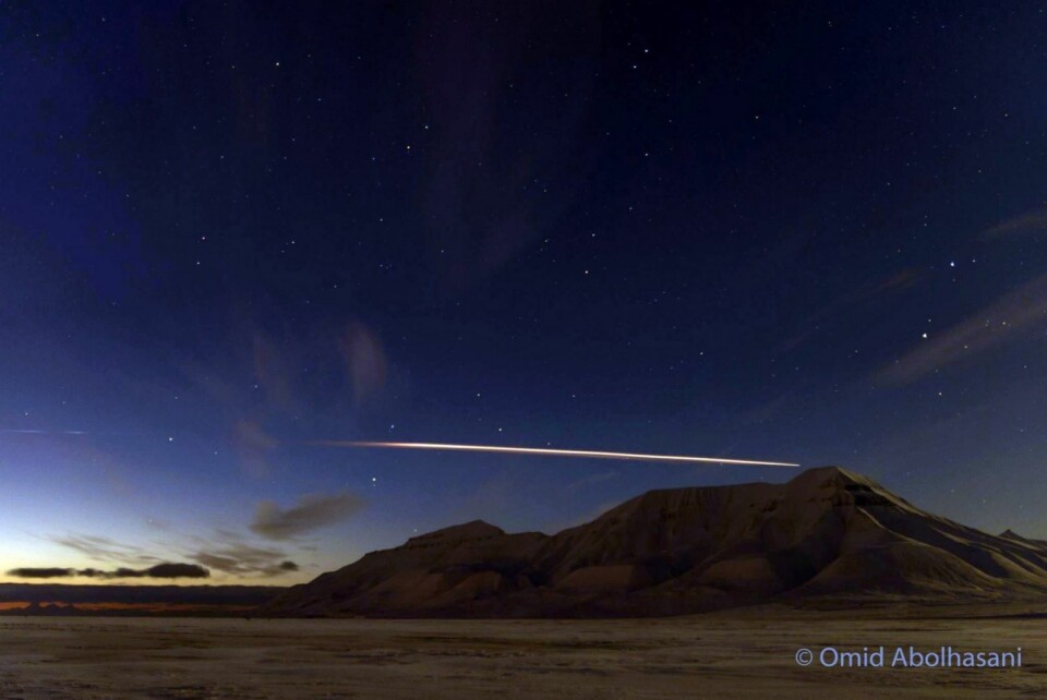 Dette bildet tok Omid Abolhasani søndag kveld. Norsk meteornettverk tror det er rester av en gammel sovjetisk rakett som har kommet inn i atmosfæren. Dette bildet tok Omid Abolhasani søndag kveld. Norsk meteornettverk tror det er rester av en gammel sovjetisk rakett som har kommet inn i atmosfæren.
