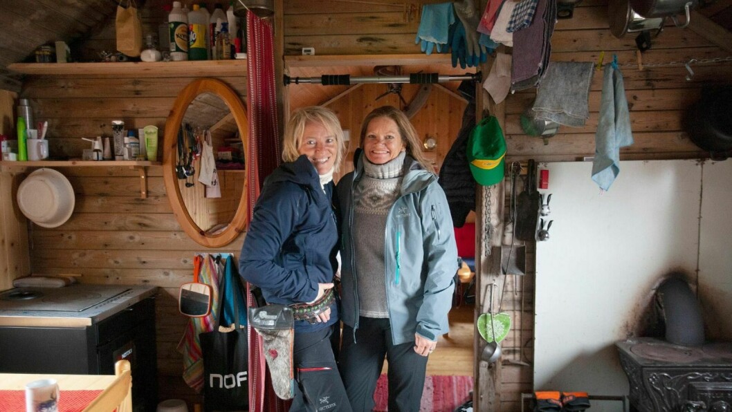 Hilde Fålun Strøm og Sunniva Sørby er de første damene som overvintrer på Svalbard uten menn.