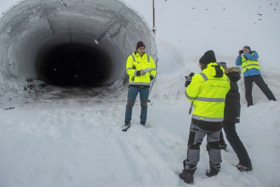Onsdag 4. mars stengte Store Norske Svea Nord-gruva. Administrerende direktør i Store Norske, Jan Morten Ertsaas, holder tale ved gruveinngangen. Onsdag 4. mars stengte Store Norske Svea Nord-gruva. Administrerende direktør i Store Norske, Jan Morten Ertsaas, holder tale ved gruveinngangen.