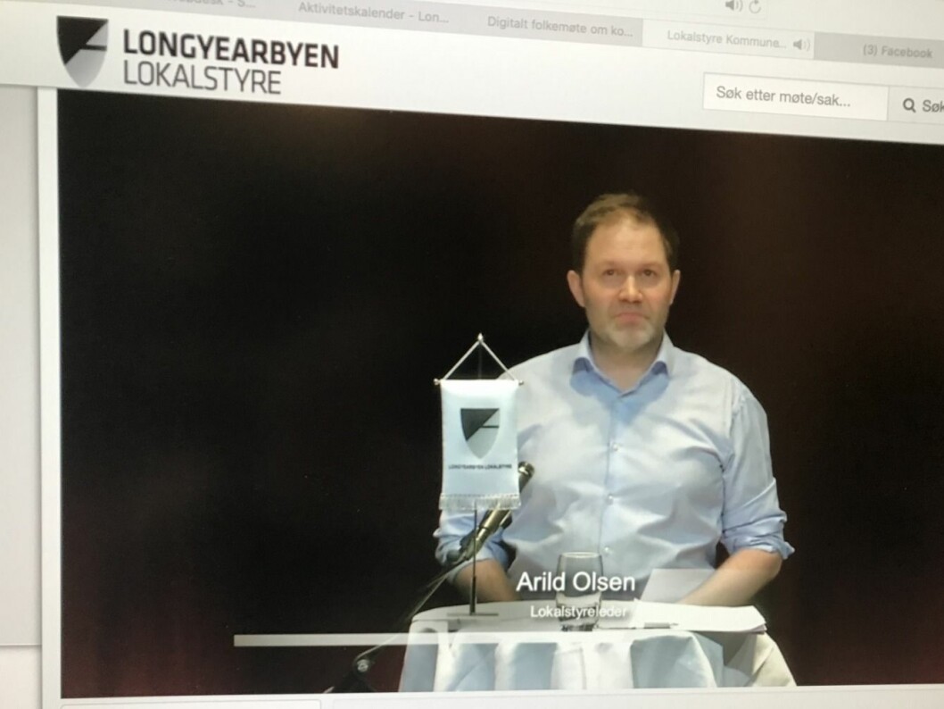 MØTELEDER: Lokalstyreleder Arild Olsen får stadig mer erfaring som leder av møter i digitale rom. Dette er fra direktesendt folkemøte om koronakrisen. MØTELEDER: Lokalstyreleder Arild Olsen får stadig mer erfaring som leder av møter i digitale rom. Dette er fra direktesendt folkemøte om koronakrisen.