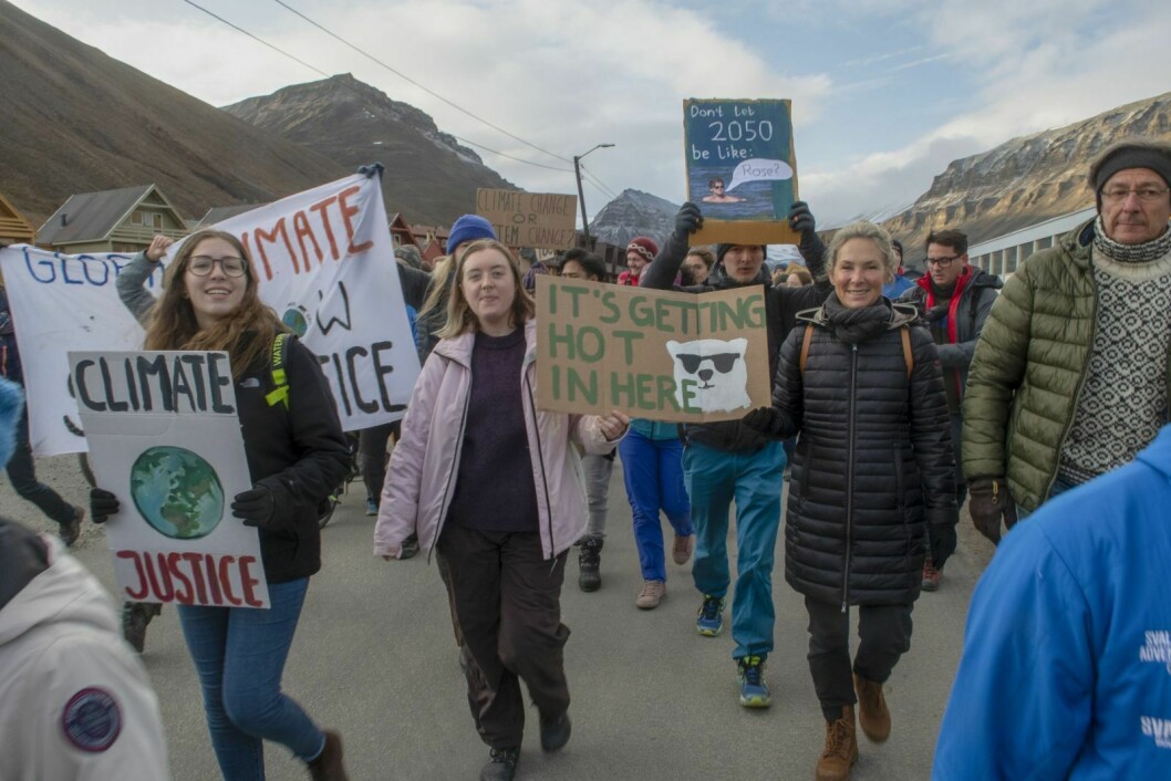 Natur og Ungdom ønsker at flest mulig blir med på morgendagens digitale skolestreik. Her fra en tidligere klimastreik i Longyearbyen.