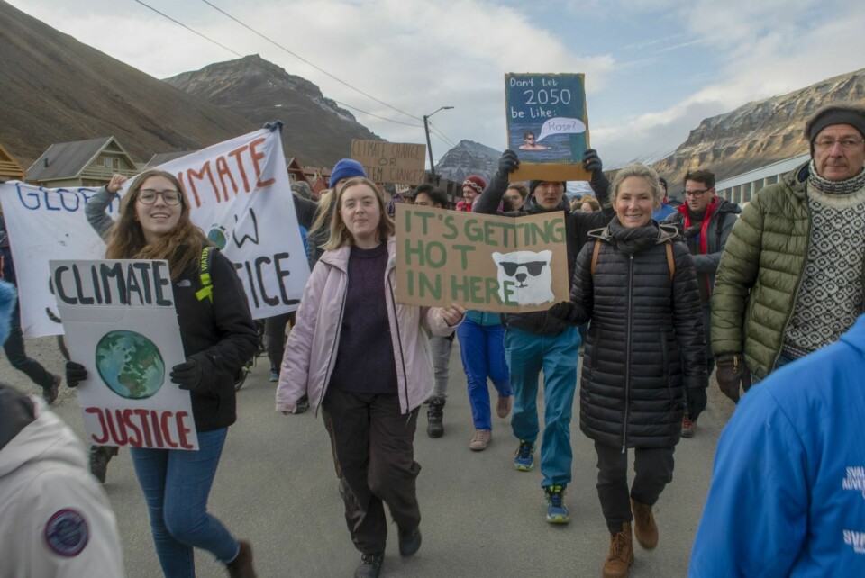 Natur og Ungdom ønsker at flest mulig blir med på morgendagens digitale skolestreik. Her fra en tidligere klimastreik i Longyearbyen.