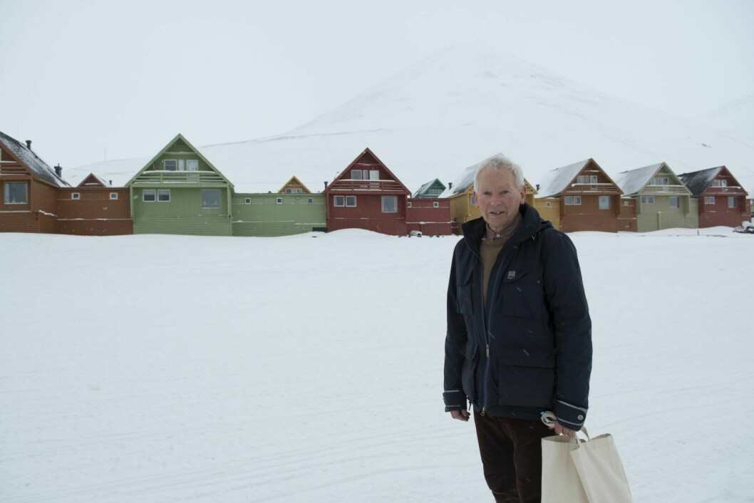 REinhard Mook boe i Longyearbyen og følger med på det som skjer i byen når det gjelder Covid-19.
