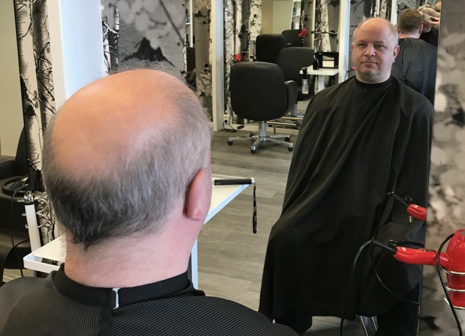 KORONASVEIS: Endelig fikk vår mann frisørtime, mange timer på overtid.