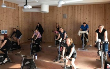 Spinninggruppa er godt i gang – med en meters mellomrom. Spinninggruppa er godt i gang – med en meters mellomrom.