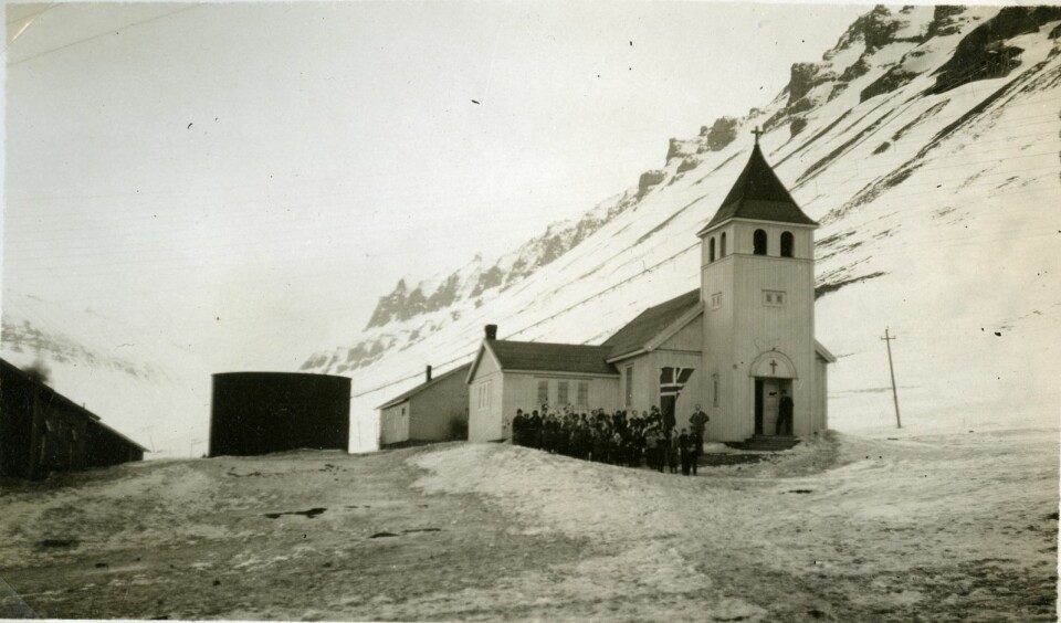 17. mai-tog utenfor Vor Frues kirke. 17. mai-tog utenfor Vor Frues kirke.