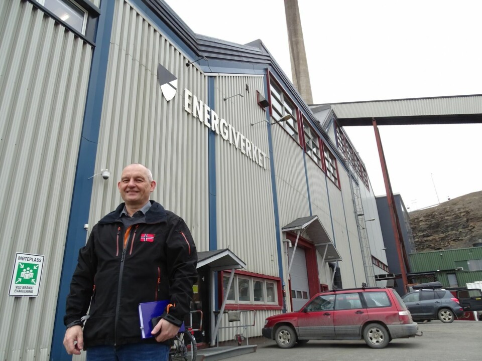ENERGISJEF: Hans Normann tror en batteribank for mottak av grønn strøm vil være en del av fremtidens energiløsning for Longyearbyen. ENERGISJEF: Hans Normann tror en batteribank for mottak av grønn strøm vil være en del av fremtidens energiløsning for Longyearbyen.