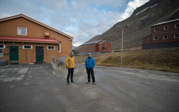 – Nybyen blir som vår egen campus, sier rektor Espen Klungseth Rotevatn (t.v.). Her med destinasjonssjef i Hurtigruten Svalbard, Tore Hoem. Fra høsten overtar skolen to ekstra lokaler fra Hurtigruten. – Nybyen blir som vår egen campus, sier rektor Espen Klungseth Rotevatn (t.v.). Her med destinasjonssjef i Hurtigruten Svalbard, Tore Hoem. Fra høsten overtar skolen to ekstra lokaler fra Hurtigruten.