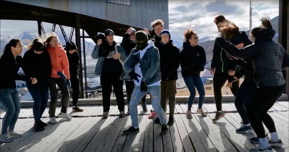 Skjermdump fra videoen.