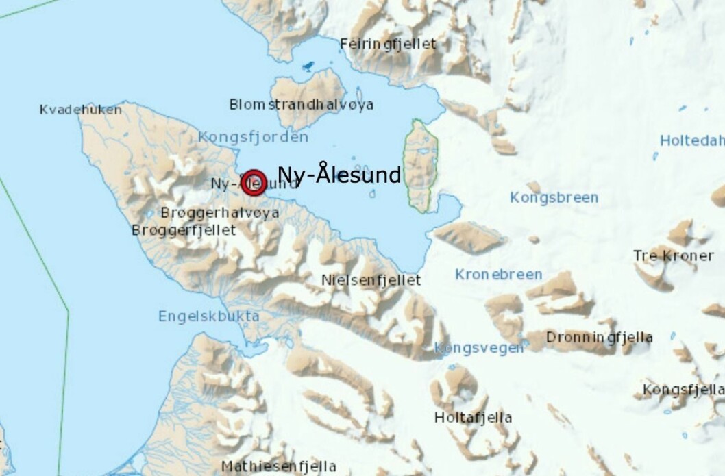 Kings Bay får assistanse fra Sysselmannen for å bistå dem i få isbjørnen bort fra Ny-Ålesund. Kings Bay får assistanse fra Sysselmannen for å bistå dem i få isbjørnen bort fra Ny-Ålesund.