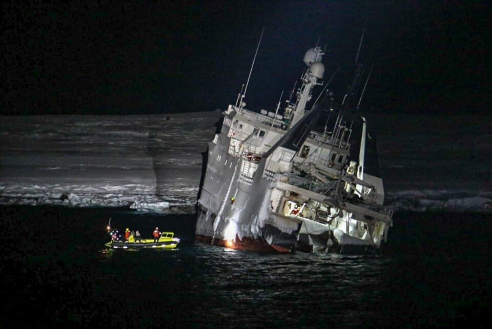«Northguider» grunnstøtte i Hinlopenstretet. «Northguider» grunnstøtte i Hinlopenstretet.