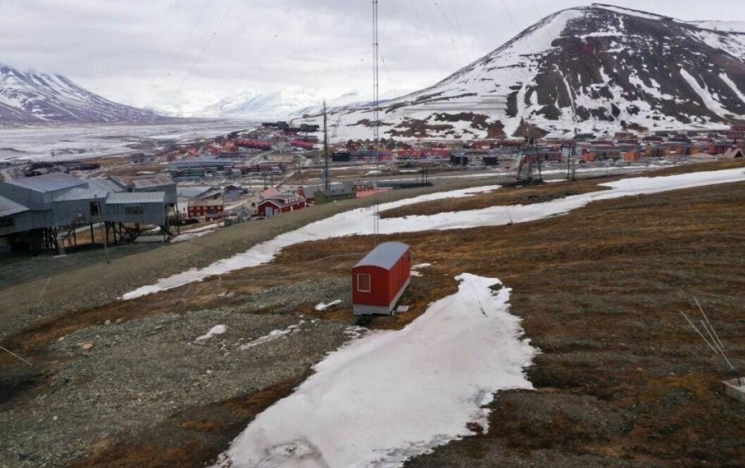 NORGES ENESTE: Radiosenderen på Skjæringa er NRKs eneste mellombølgesender, og kringkaster NRK P1 til hele Spitsbergen.