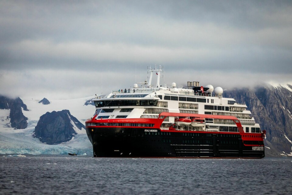 RUNDCRUISE: Hurtigrutens MS 'Roald Amundsen' blir etter planen første hybridskip til å seile rundt Svalbard.