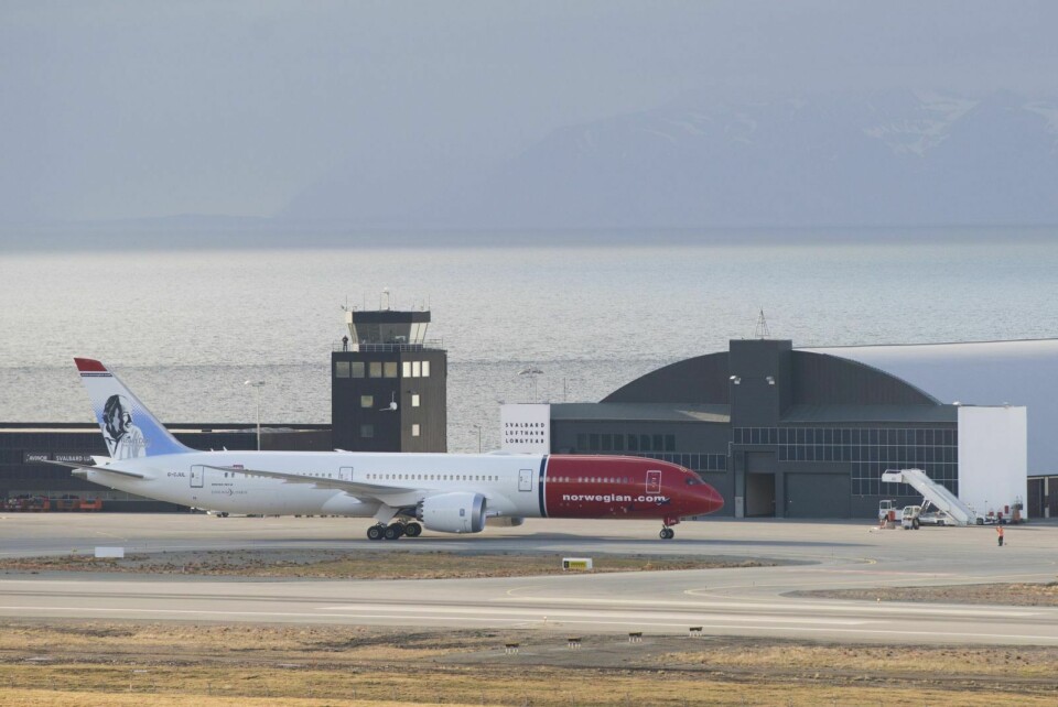 RETURKOSTNAD: Regjeringen foreslår å gi tilskudd til hjemreise for utlendinger på Svalbard.