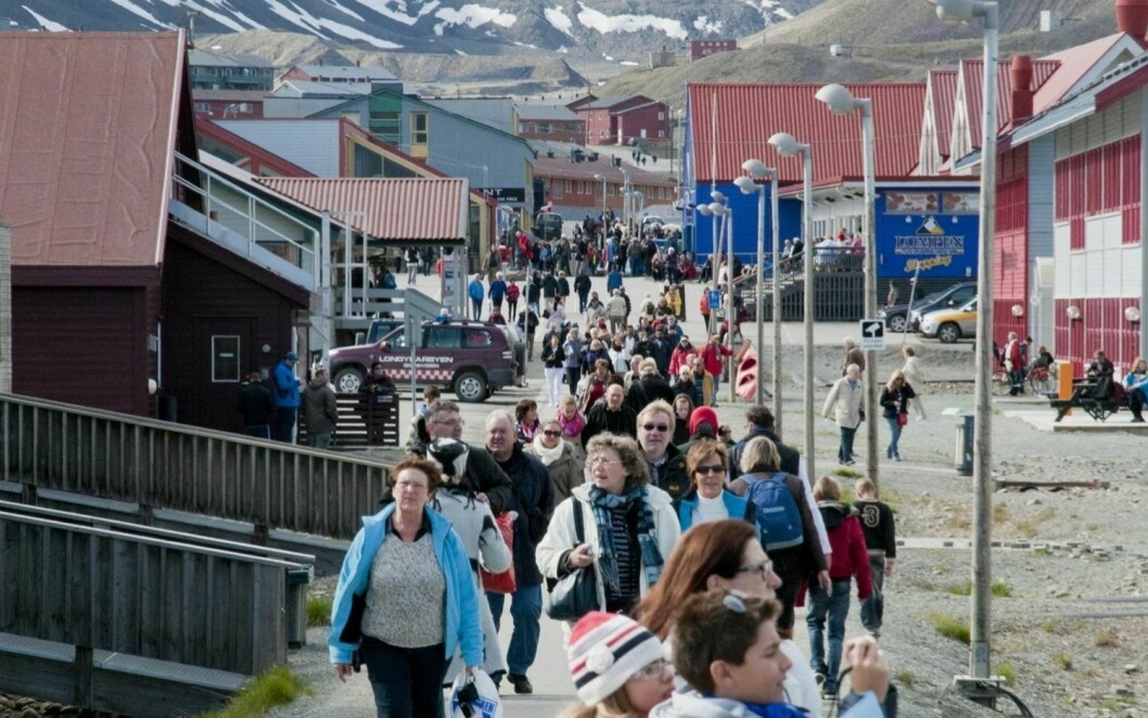 Slik ser ikke gatene i Longyearbyen ut denne sommeren. Men antall turister øker.