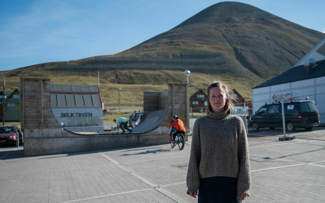 Line Nagell Ylvisåker var på Sukkertoppen, fjellet i bakgrunnen, da varselet om temperaturrekord tikket inn.