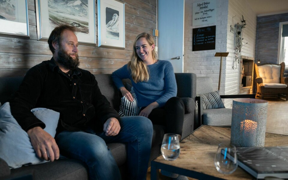 Stein Torleif Bjella og Ine Hoem synes begge to at festivaljobben på Isfjord Radio har vært noe av det mest eksotiske de har gjort.