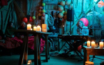 Da det ble bestemt at utekonsertene skulle flyttes inn, oppdaget Basecamp-gjengen at båthuset også fungerte bra til konsertarena. Da det ble bestemt at utekonsertene skulle flyttes inn, oppdaget Basecamp-gjengen at båthuset også fungerte bra til konsertarena.