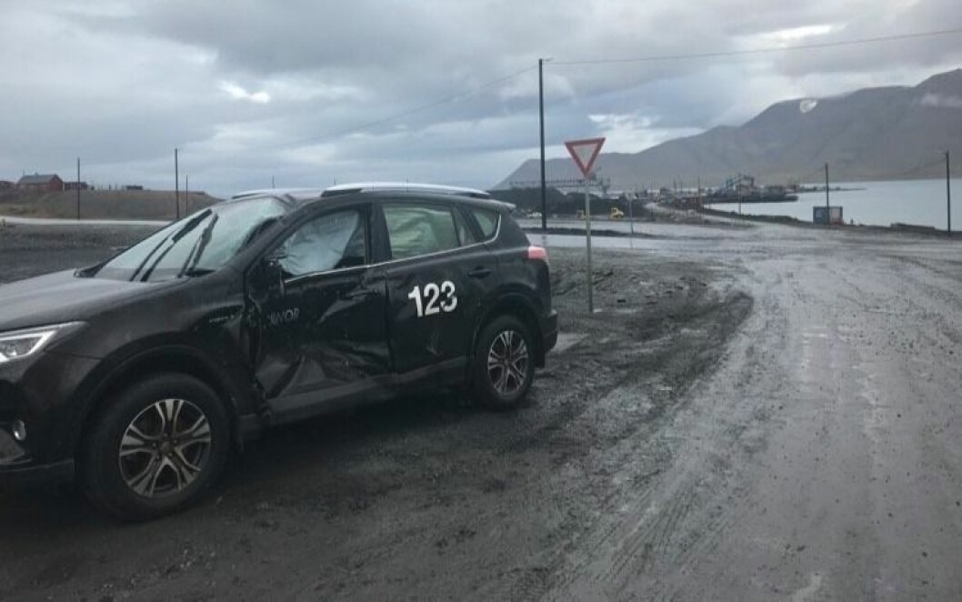 Slik så personbilen ut etter sammenstøtet med lastebilen. Slik så personbilen ut etter sammenstøtet med lastebilen.