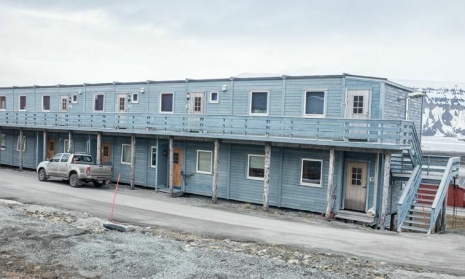 Brakkerigg: Modulbrakkene fra Svea er nå i Longyearbyen. Longyearbyen lokalstyre ønsker å flytte Bruktikken ned til riggen.