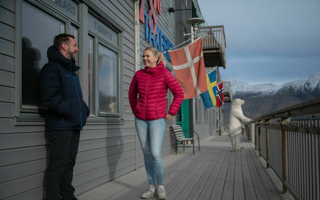 Hans Kristian Mjelde og Kristina Hope ved Svalbard Vet. På nyåret kommer de til å jobbe for Svalbard Dyresykehus AS, i lokaler på Elvesletta.