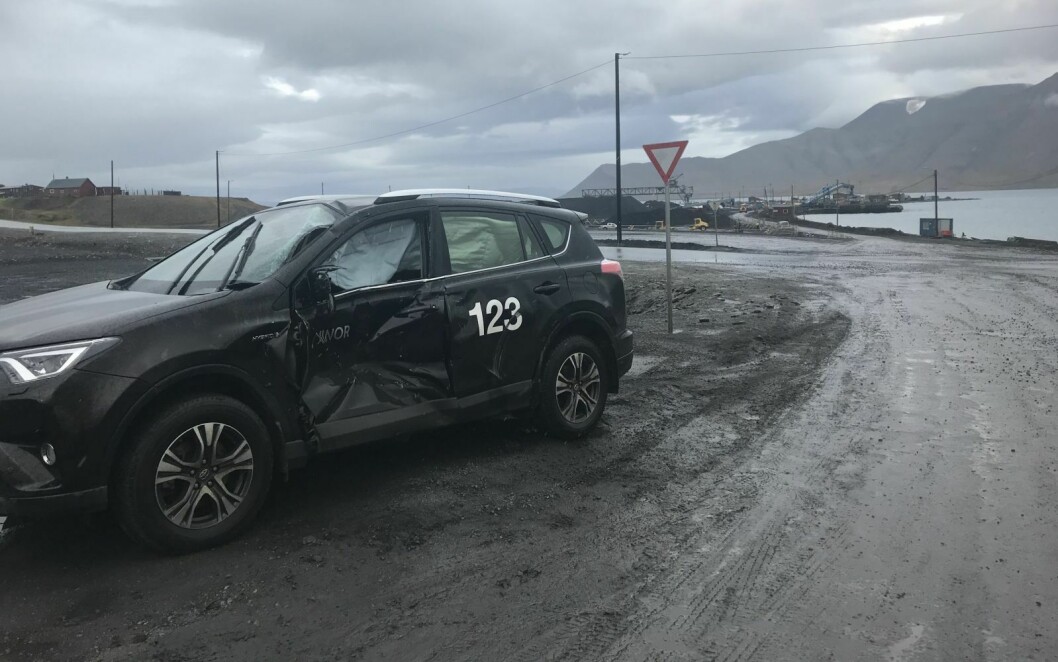 Vedkommende som kjørte på denne bilen vedtok ikke forelegget for vikepliktsbrudd, og må derfor møte for Nord-Troms tingrett.