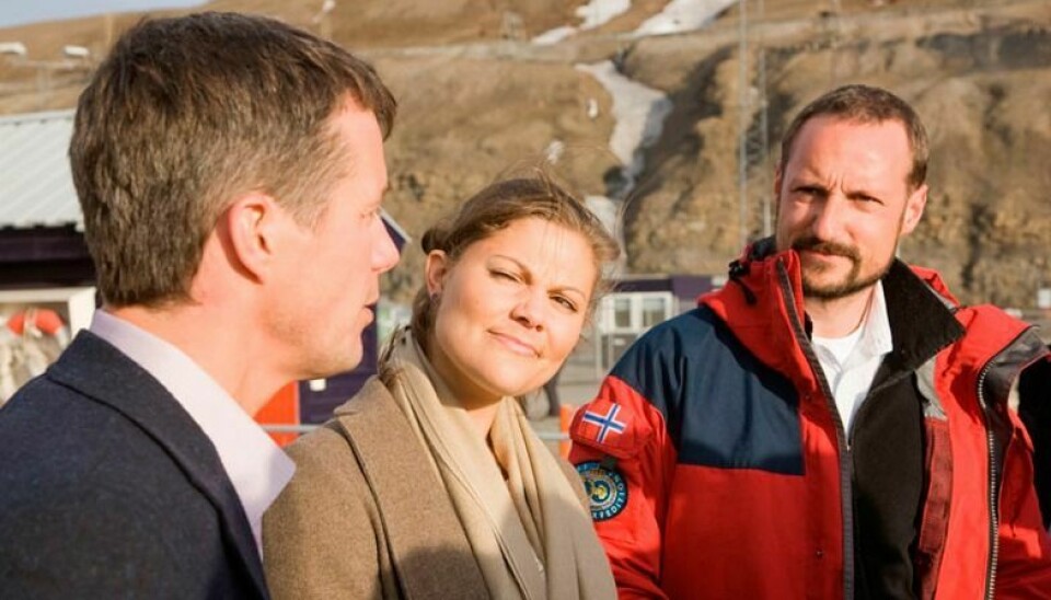 Kronprins Frederik, kronprinsesse Victoria og kronprins Haakon besøkte blant annet Longyearbyen og Ny-Ålesund sommeren 2008.