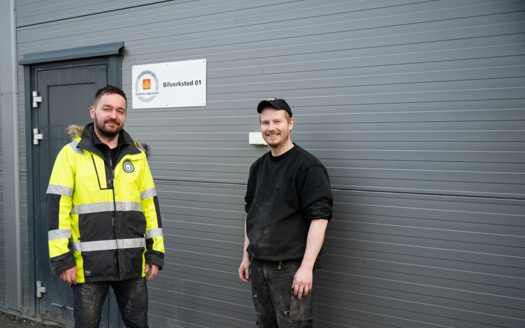 Daglig leder i Arctic Autorent, Thomas Nilsen (t.v.), er godt fornøyd med å ha fått mekaniker Jan Ole Blomli med på laget. For en drøy måned siden åpnet de verkstedet. Daglig leder i Arctic Autorent, Thomas Nilsen (t.v.), er godt fornøyd med å ha fått mekaniker Jan Ole Blomli med på laget. For en drøy måned siden åpnet de verkstedet.