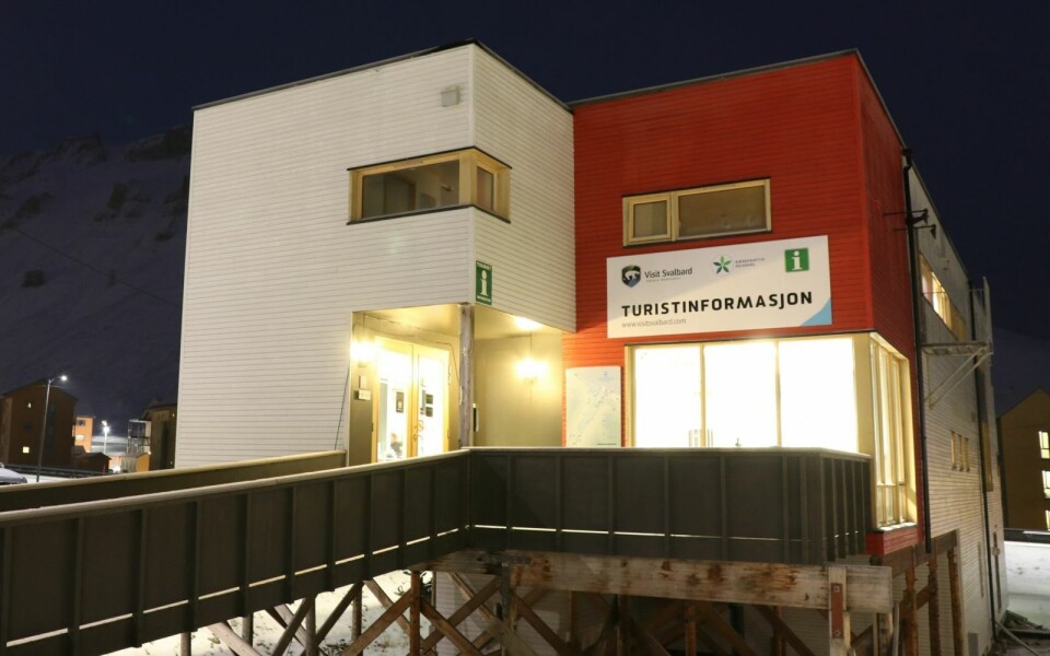 Visit Svalbard sender ukentlige turist-tall.