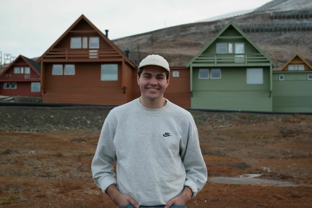 Stipendiat: Henrik Wirak Onsrud fra Stokke i Sandefjord trives godt med rollen som stipendiat på Svalbard Folkehøyskole.Foto: Eira Egner