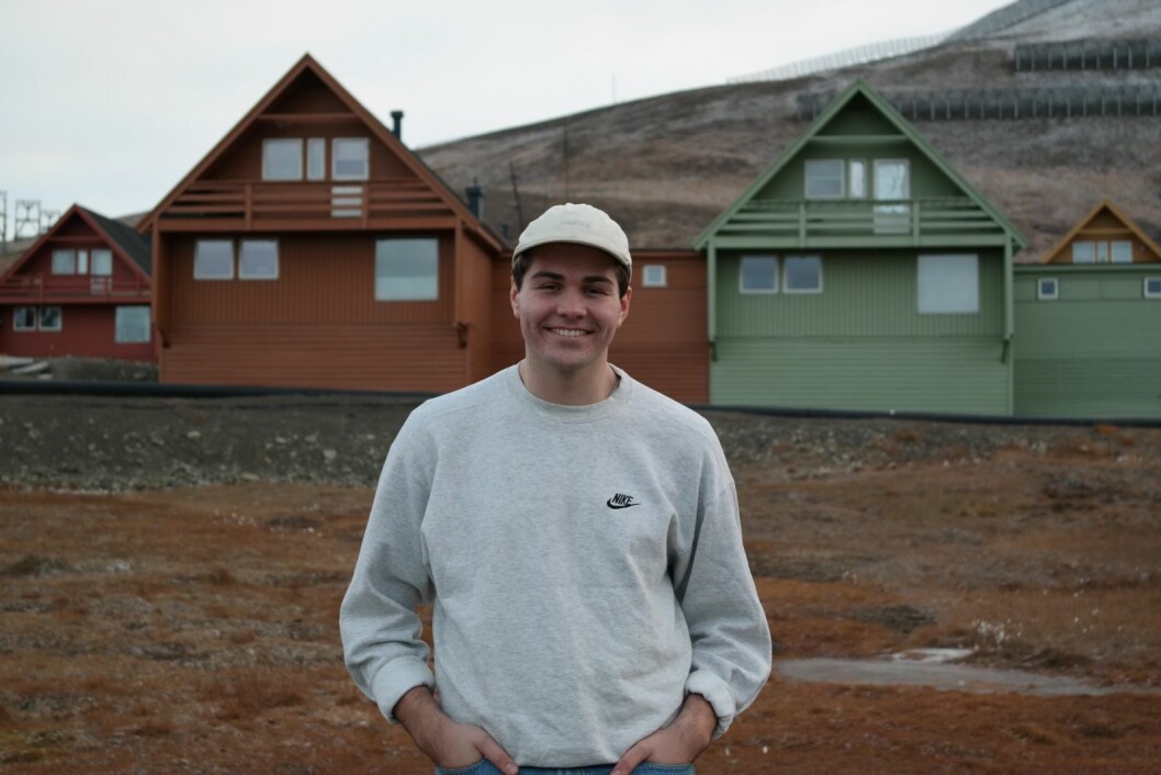 Stipendiat: Henrik Wirak Onsrud fra Stokke i Sandefjord trives godt med rollen som stipendiat på Svalbard Folkehøyskole.Foto: Eira Egner Stipendiat: Henrik Wirak Onsrud fra Stokke i Sandefjord trives godt med rollen som stipendiat på Svalbard Folkehøyskole.Foto: Eira Egner