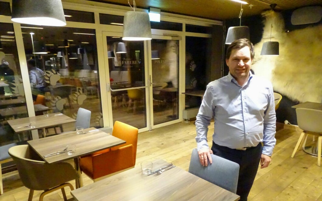 KORONA-FROKOST: Tidsstyrt frokostavvikling løser korona-kravene i Hotell Polfareren, forklarer Stein-Ove Johannessen.