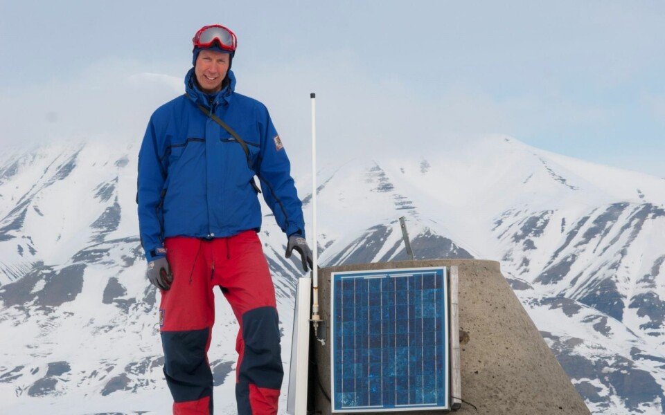 Klimaforsker Ketil Isaksen i Meteorologisk Institutt, her ved målestasjonen på Janssonhaugen. Klimaforsker Ketil Isaksen i Meteorologisk Institutt, her ved målestasjonen på Janssonhaugen.